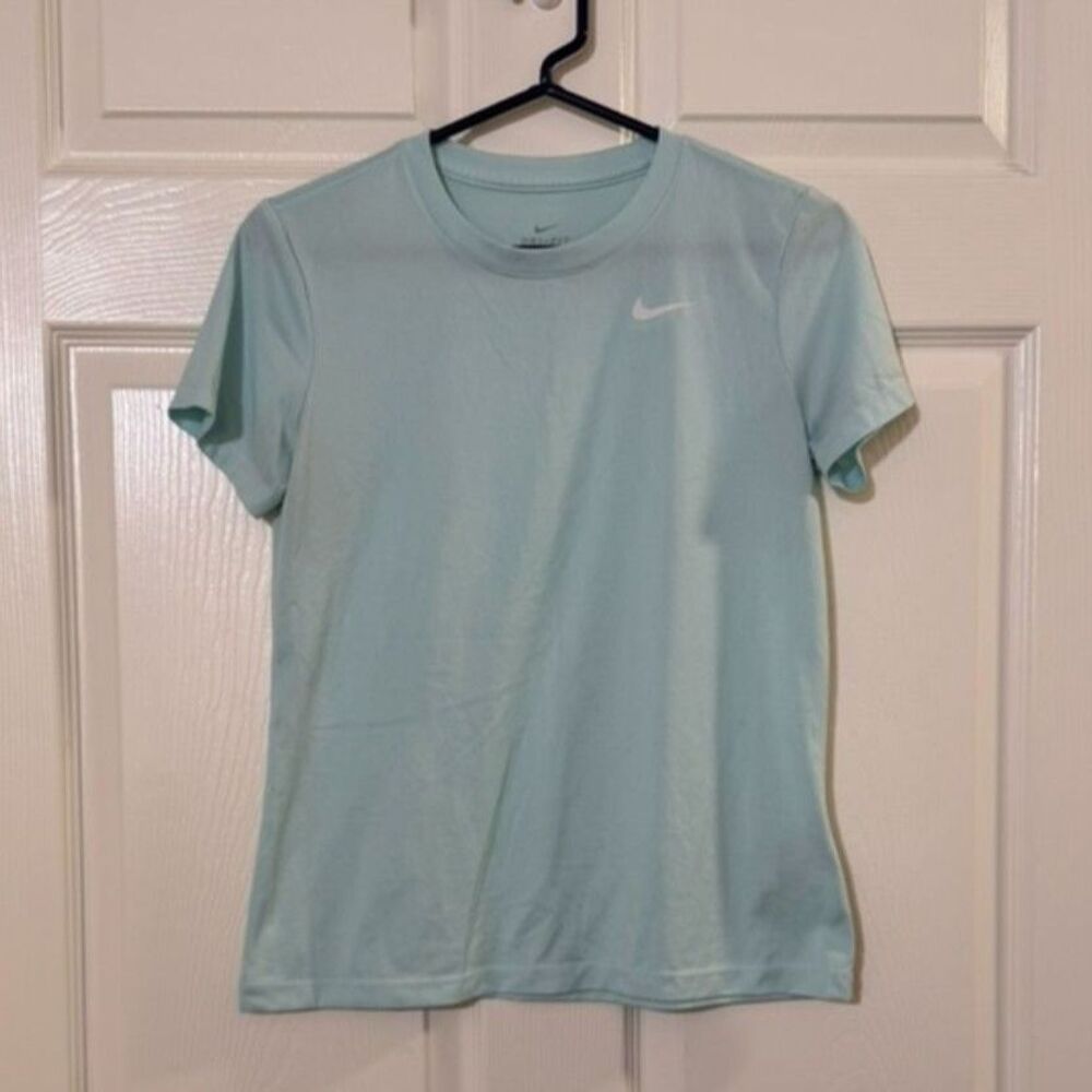 Nike DRI-FIT Women's Short Sleeve T-Shirt - Small
